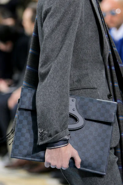 Look 3